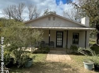 179 Sycamore St, Utopia, TX 78884
