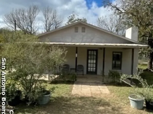 179 Sycamore St, Utopia, TX 78884