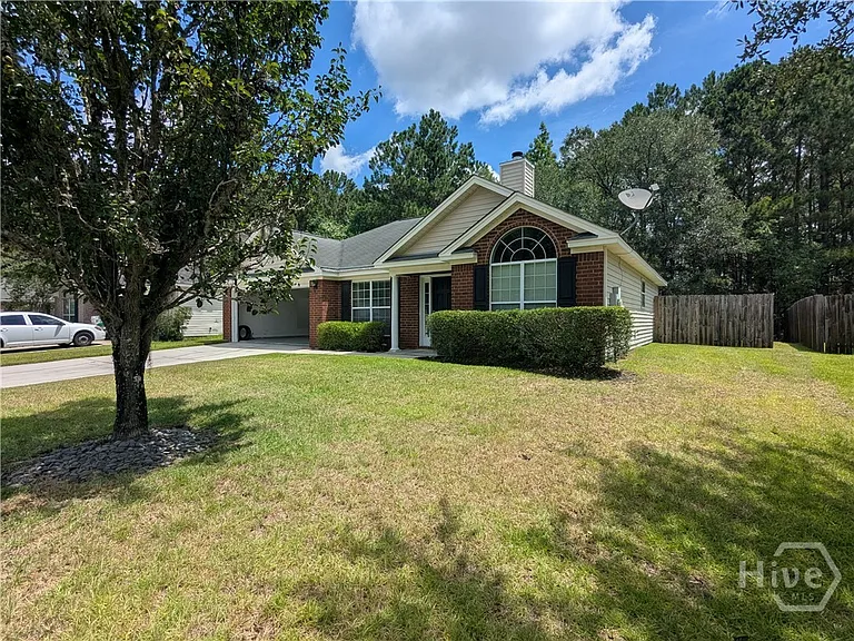 89 Carlisle Ln — Photo 2