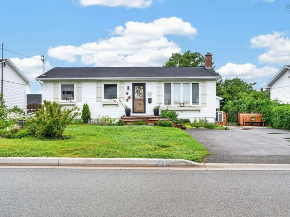 43 Ranna Dr, Sydney, NS B1P 3Y5