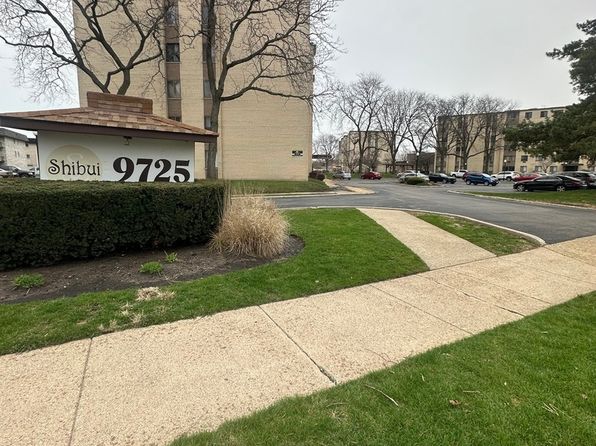 9725 S Karlov Ave APT 402, Oak Lawn, IL 60453