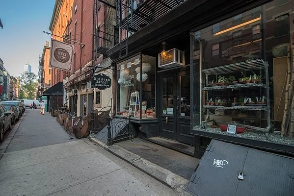 Rented by REAL New York | media 21