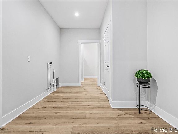4th image of 2548 Daisy Ln