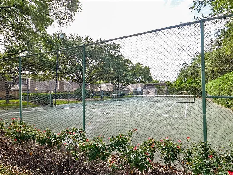 13859 Hollowgreen Dr — Photo 37