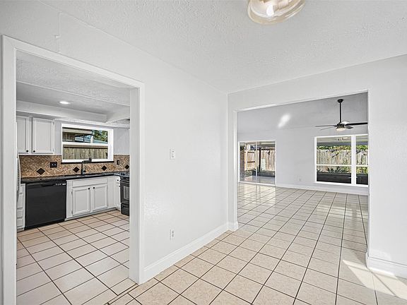 5th image of 10407 Townhall Ln