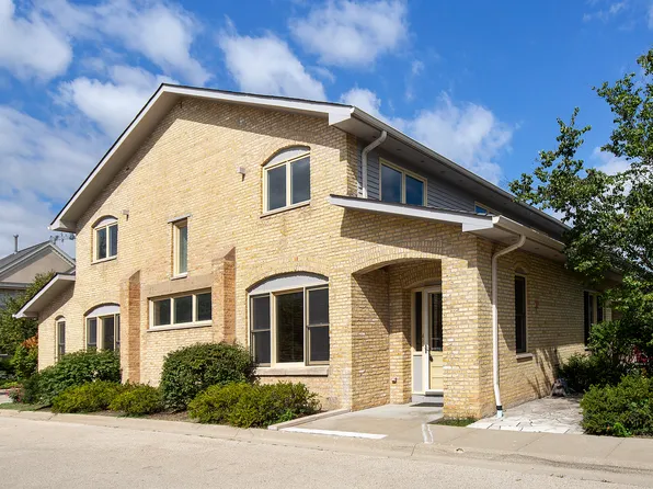 4 Rienzi Ln, Highwood, IL 60040