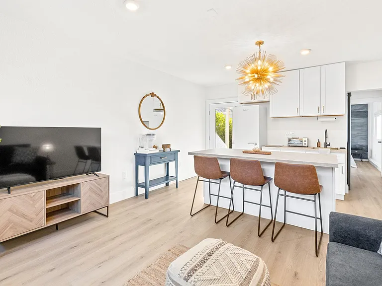 1081 Evans Ave #1 — Photo 11