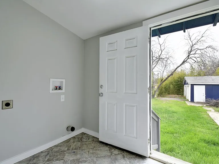 104 Webb — Photo 17