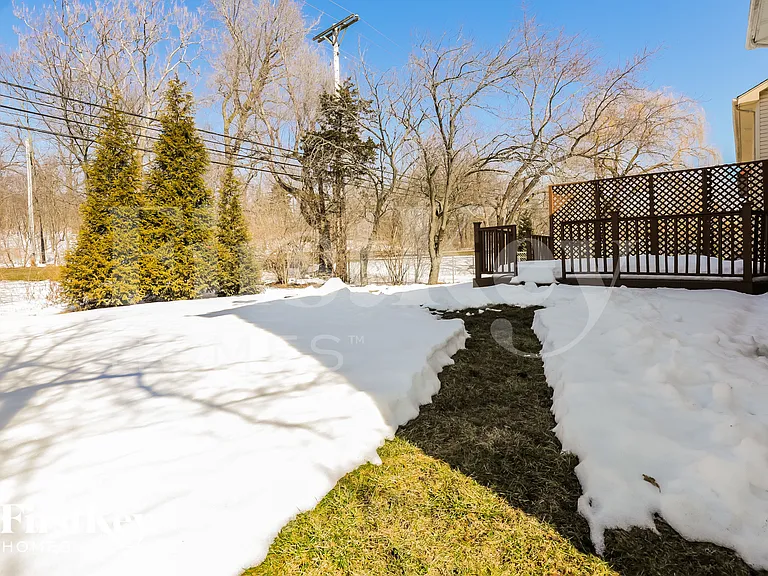 1143 Greensfield Dr — Photo 14