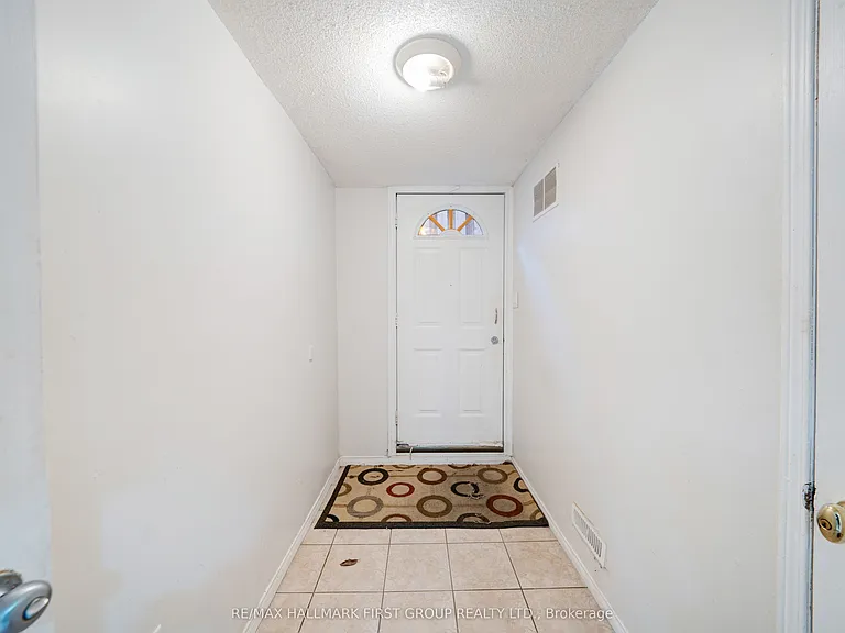 5 Claresholme Dr — Photo 3