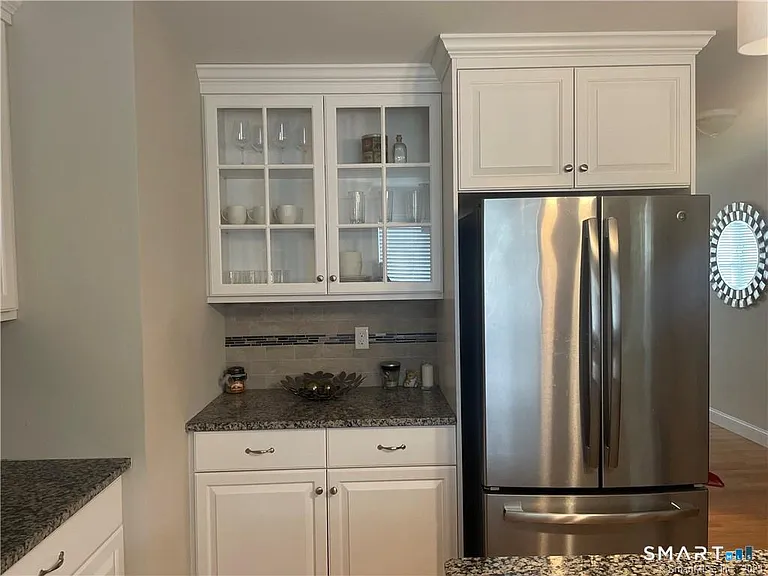380 King St #5 — Photo 4