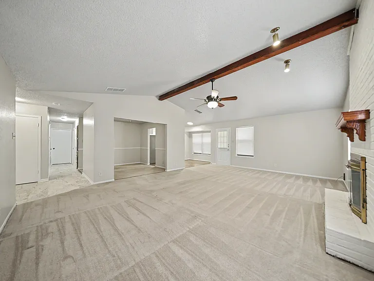 4716 Glass Mountain Dr — Photo 9