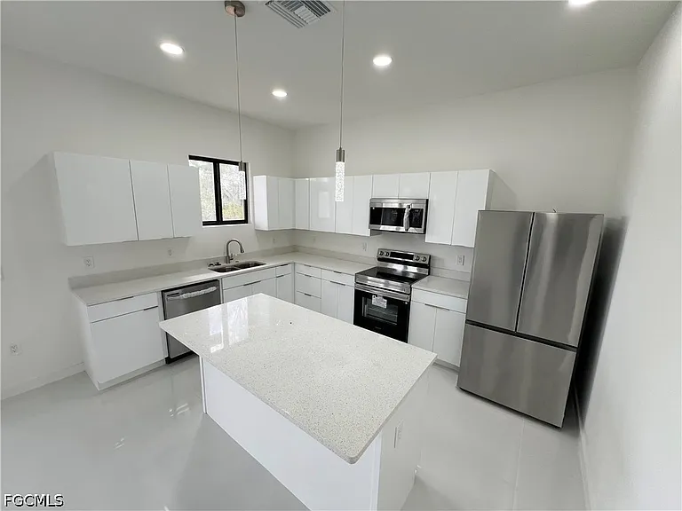 2113 NW 41st Ave — Photo 6