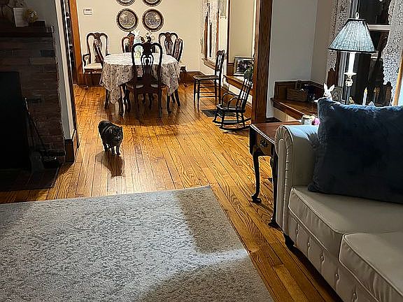 5th image of 210 E King St