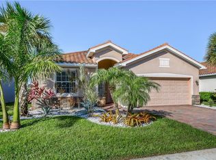 2466 Heydon Cir E, Naples, FL 34120