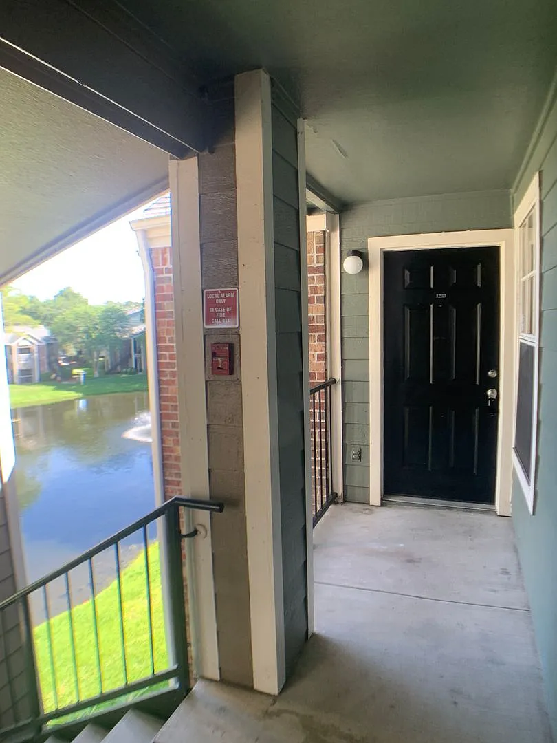 Beautiful 2/2 in an amazing secure community. Half off second month rent — Photo 2