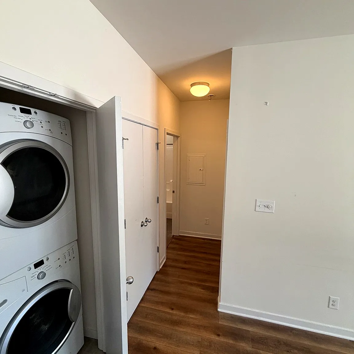 2 bed, 1100 sqft, $1,450 — Photo 2