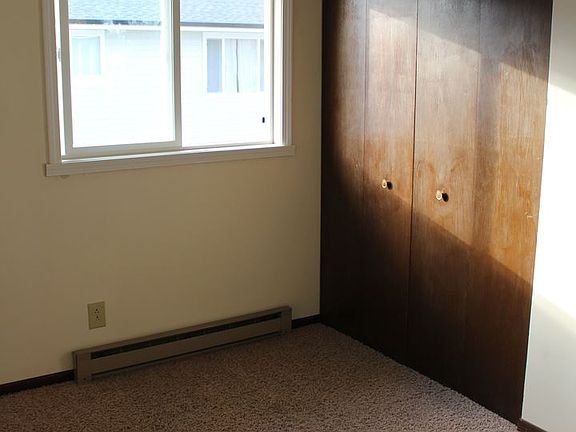 4th image of 311 W 9th St APT 8