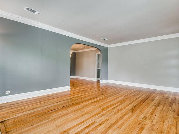 5th image of 151 Larchmont Dr