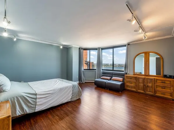 2110 Harmon Cove Tower image 20 of 50