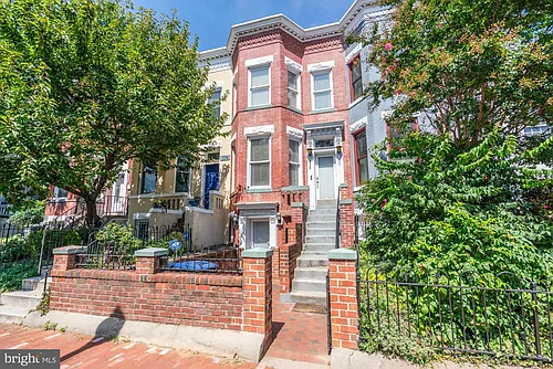 1016 G St SE Photo 1