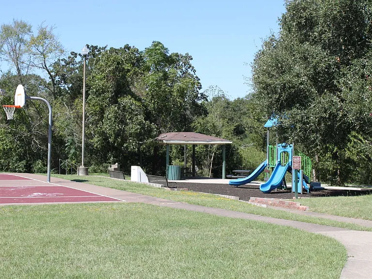 2403 Bosque Dr #B — Photo 33