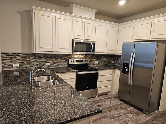 4th image of 3405 Solana Cir