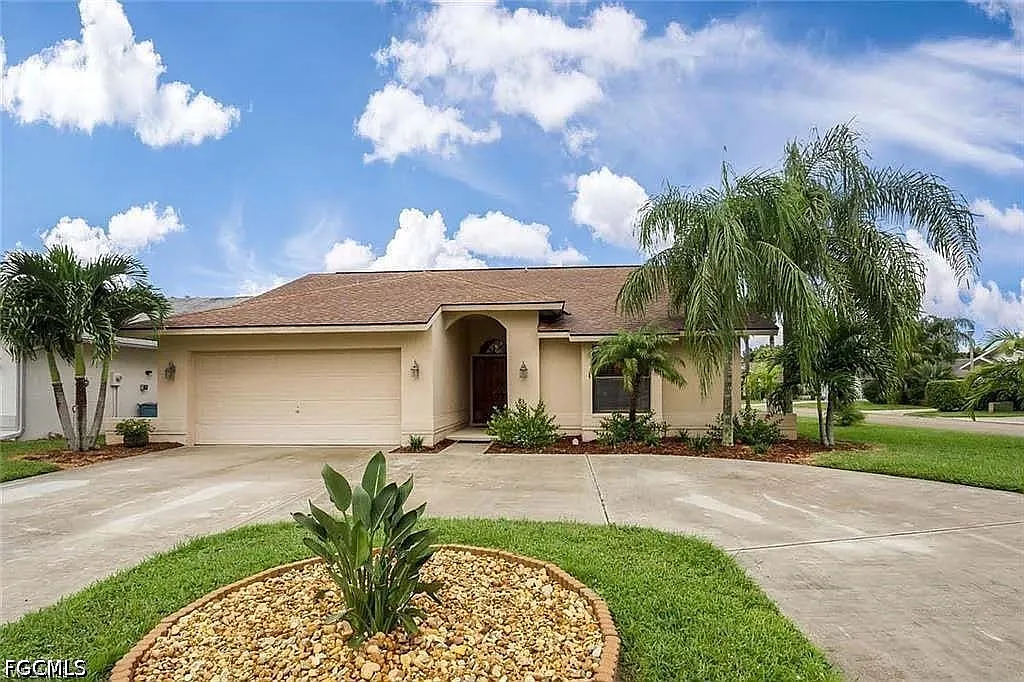 3 bed, 2.0 bath, 1566 sqft, $2,800 — Photo 1