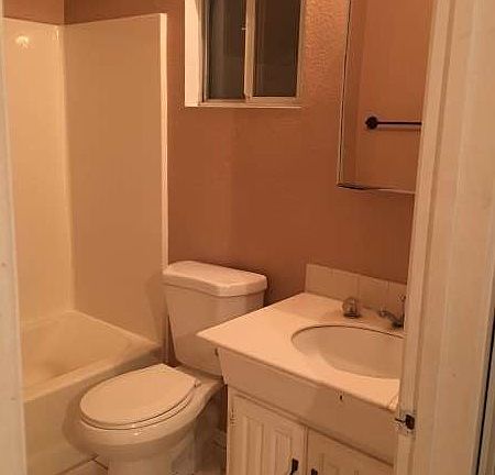 4th image of 1268 N Berkeley Ave