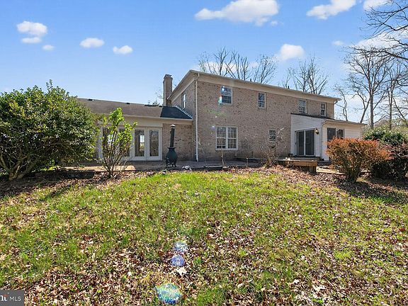 3rd image of 21733 Oatlands Rd