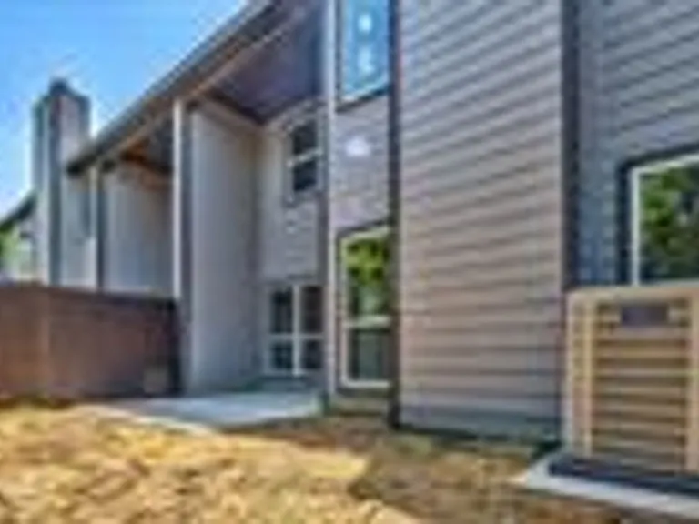 3258 Wexford Dr — Photo 16