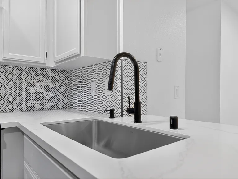 935 La Mesa Ter #G — Photo 10