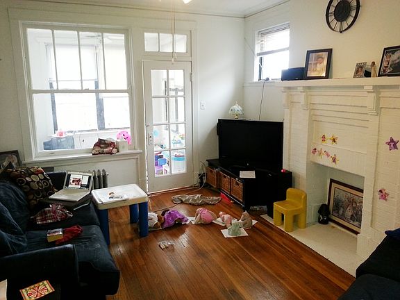 2nd image of 3055 W Eastwood Ave APT 1