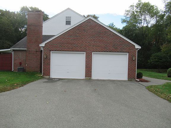 4th image of 96 Claire Dr