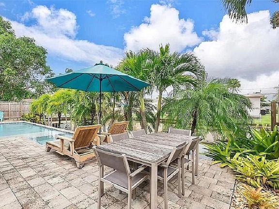 Outdoor Table Seating for 6