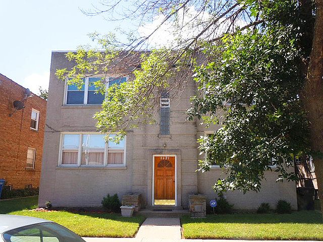 1st image of 1621 W Glenlake Ave APT 2W