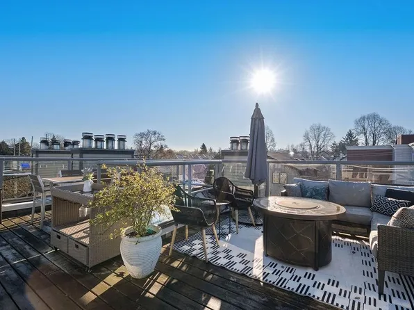 888 W 13th Ave #404, Vancouver, BC V5Z 1P2