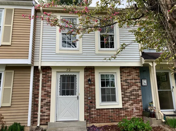 22 Valleyside Ct, Germantown, MD 20874