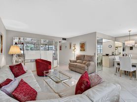 3027 Ainslie Dr