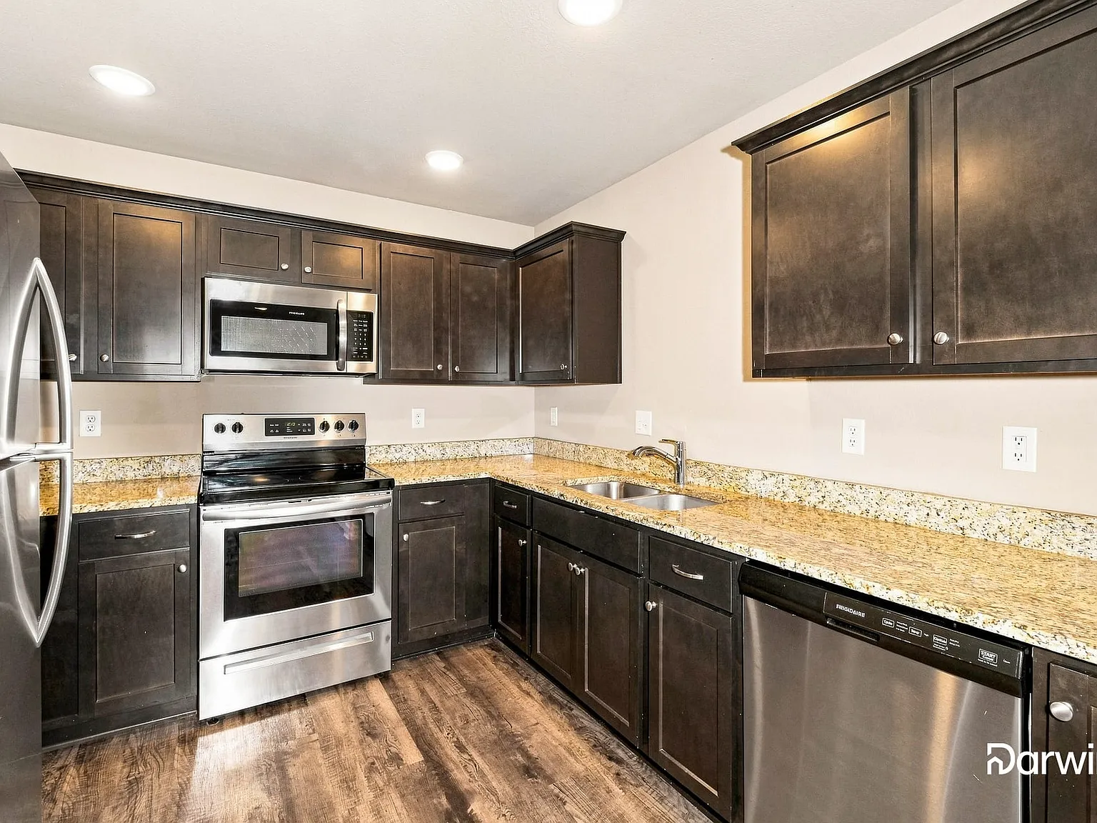 3 bed, 2.0 bath, 1253 sqft, $1,785 — Photo 2
