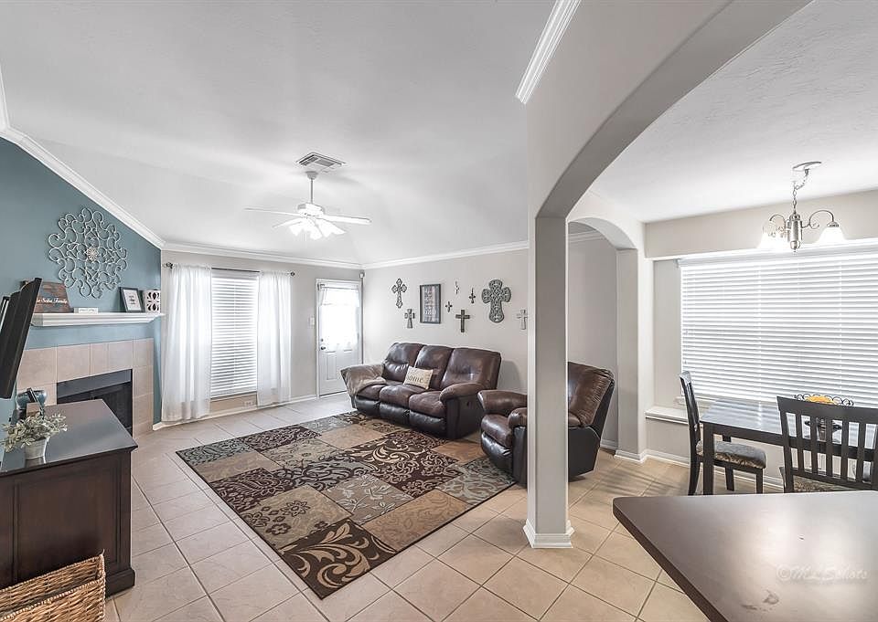 1st image of 827 Dracena Ct