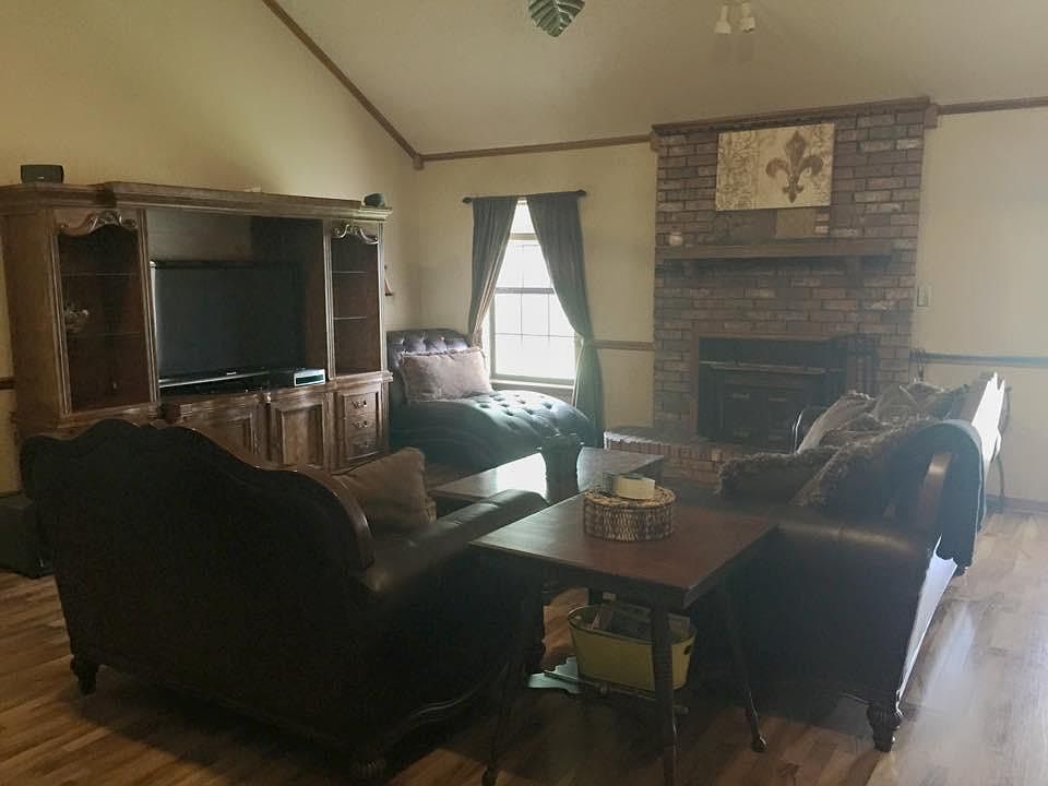 1st image of 106 Pinehurst Pl