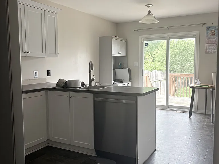 968 Bluffwood Ave — Photo 3