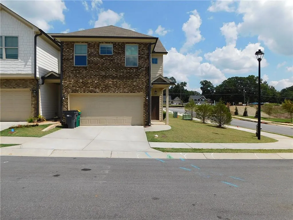 3 bed, 2.5 bath, 1720 sqft, $2,350 — Photo 3