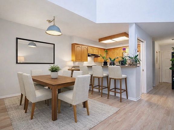 4th image of 9785 152b St #9