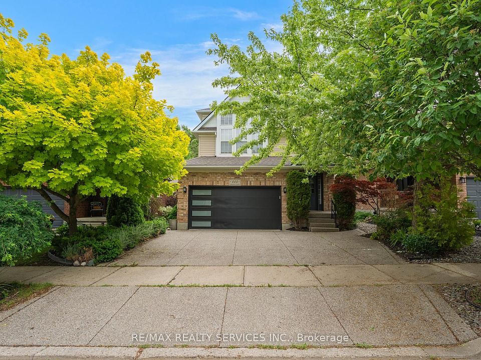 1st image of 444 Lausanne Cres