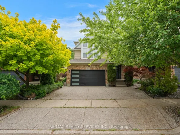 444 Lausanne Cres, Waterloo, ON N2T 2X4