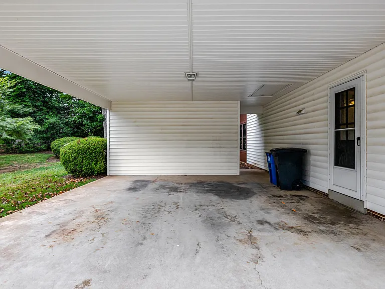 615 Kearney Ct SW — Photo 41