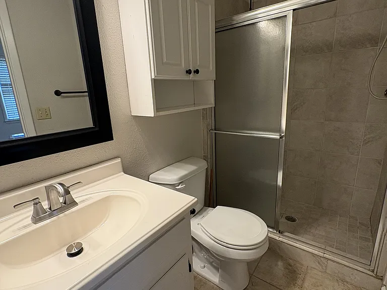 127 Holiday Ct — Photo 6