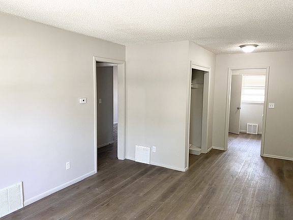 3rd image of 4517 E Linwood Blvd